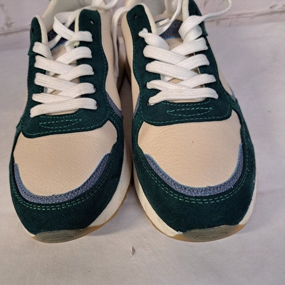 Fabletics The Colorblock Sneaker - Picture 4 of 11